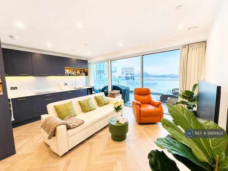 2 bedroom flat in Brigadier Walk, London, SE18 (2 bed) (#2928903)