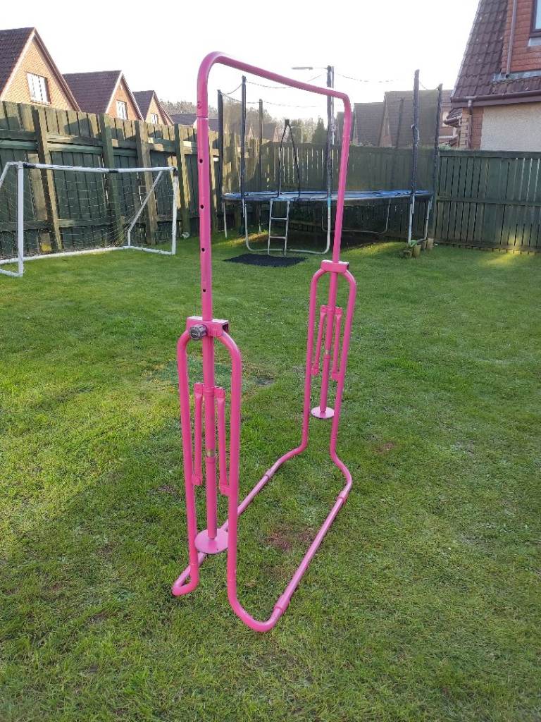 Adjustable height gymnastics bar