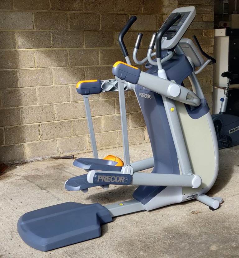 Precor 100i Professional Gym Adaptive Motion Cross Trainer Elliptical