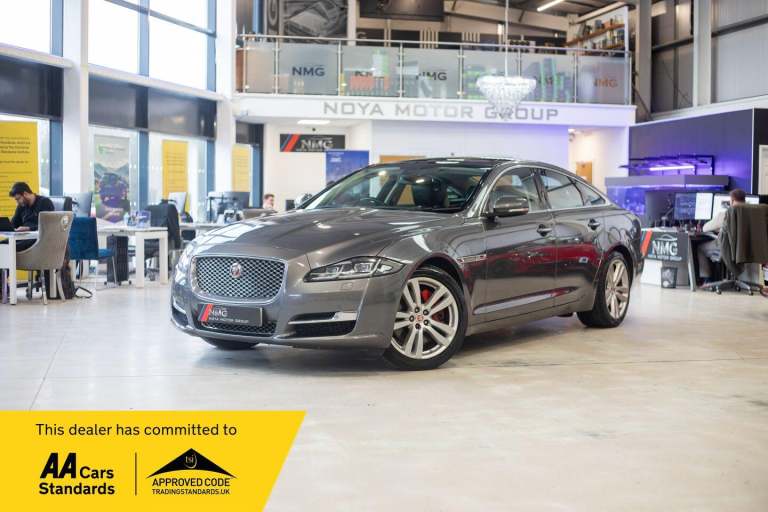 2017 Jaguar XJ 3.0d V6 Premium Luxury Saloon 4dr Diesel Auto Euro 6 (s/s) (300 ps) ***12 F SALOON...