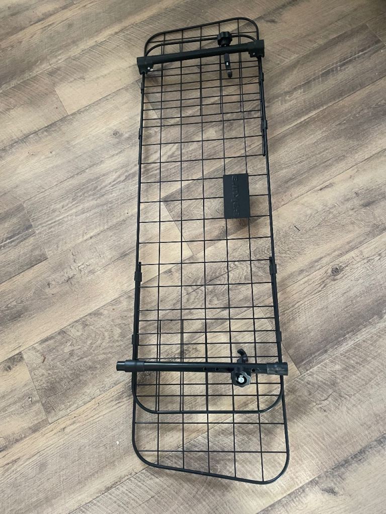 Adjustable pet guard for car 