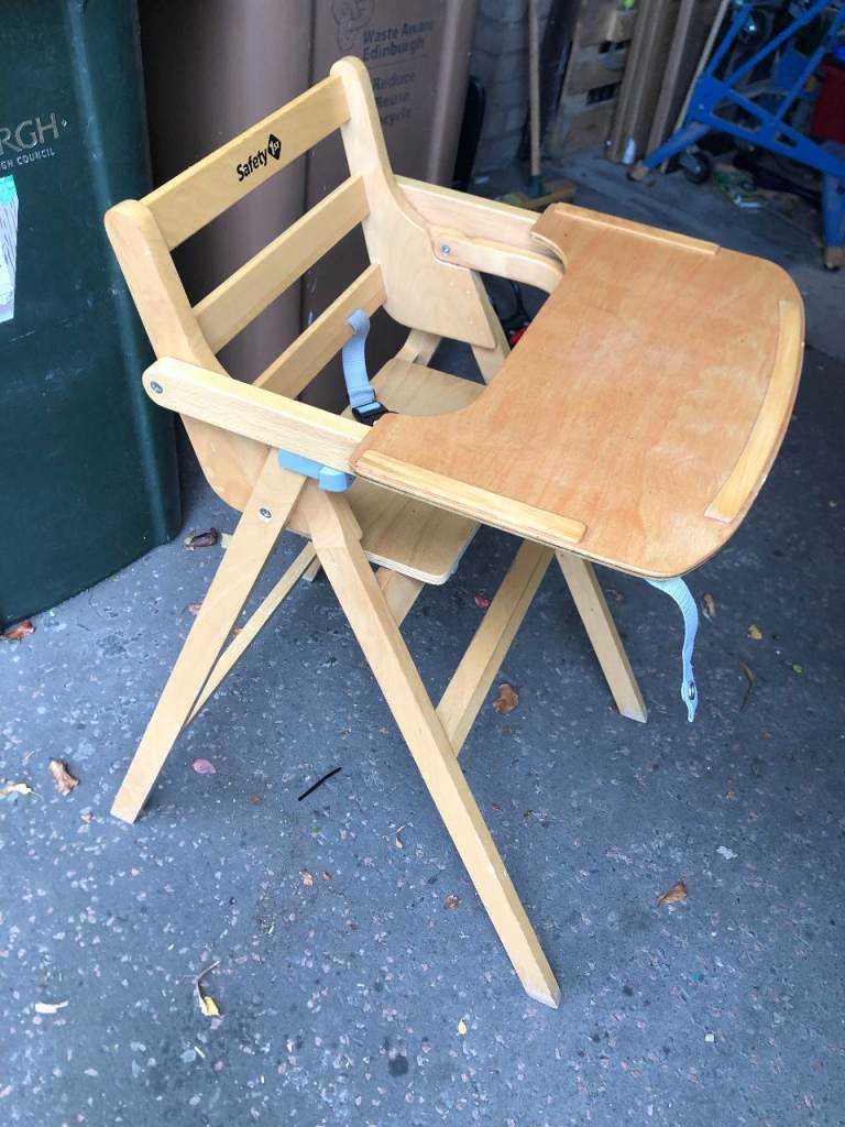 Wooden high quality HIGH CHAIR Safety 1st brand, excellent condition.