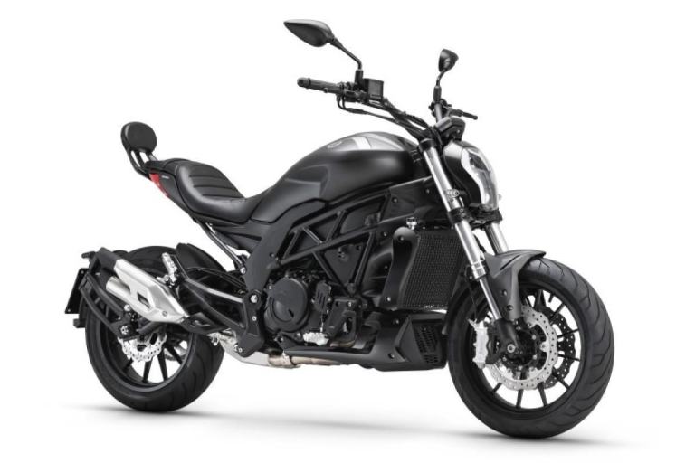 Benelli 502 C Cruiser Custom Motorcycle 500cc A2 Low Seat Like Ducati Diavel