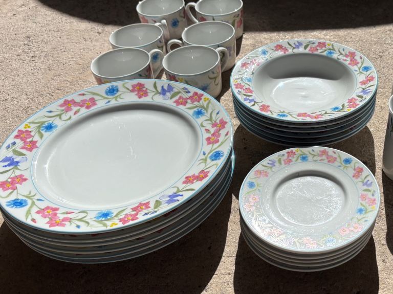 24 Piece Floral Dinner Set