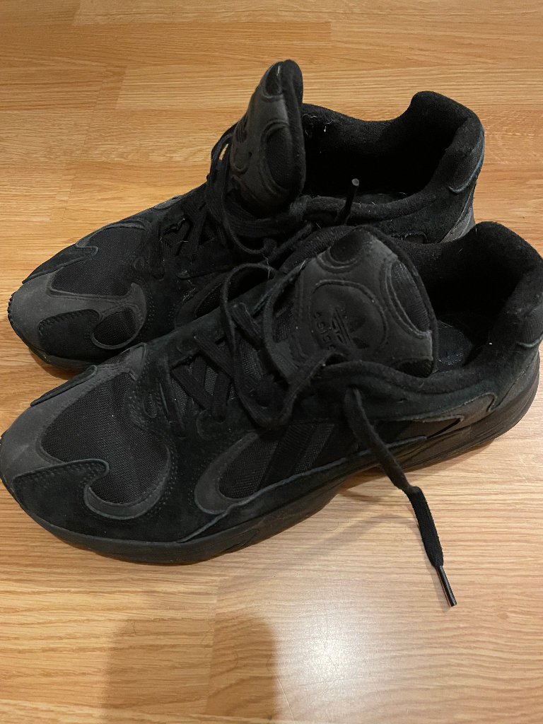 Men’s adidas trainers in black