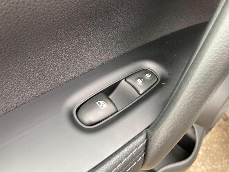 2019 Nissan Qashqai 1.3 DiG-T N-Connecta 5dr HATCHBACK PETROL Manual