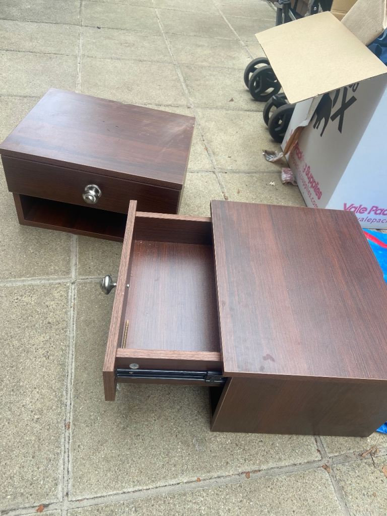 2 bedside tables FREE
