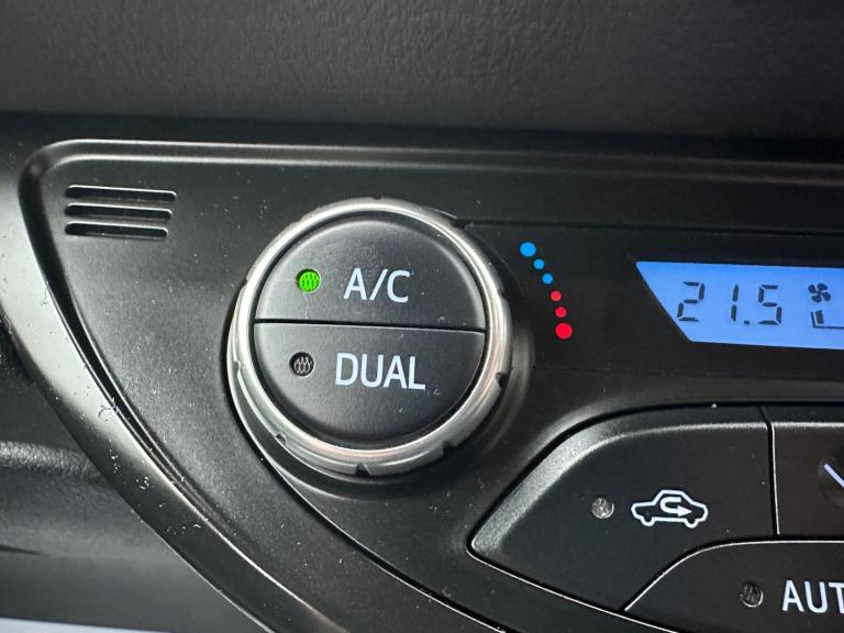 2017 Toyota Yaris 1.5 VVT-h Icon E-CVT Euro 6 (s/s) 5dr HATCHBACK Petrol/Electric Hybrid Automatic