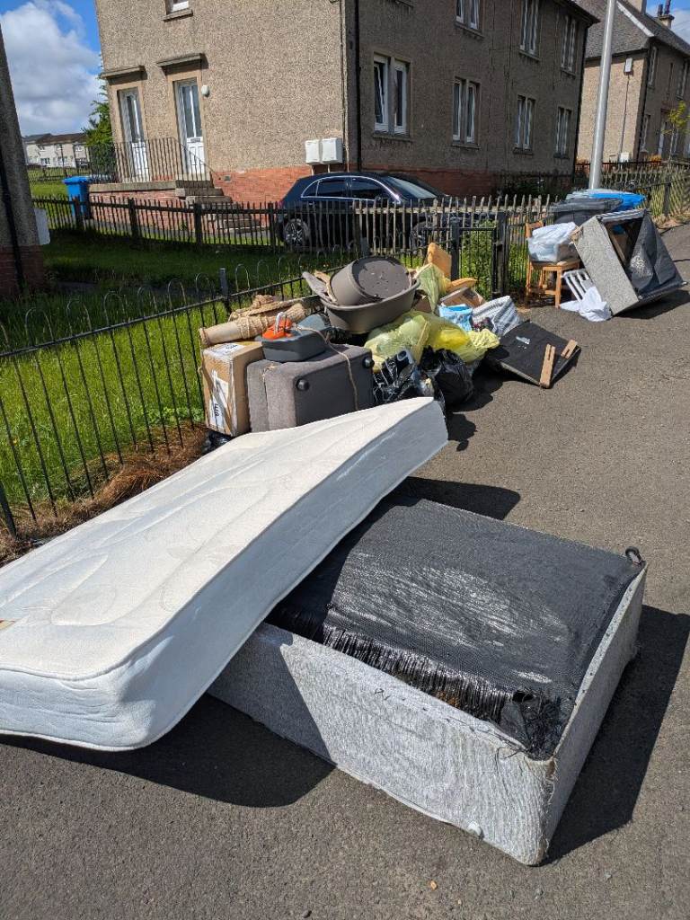 RELIABLE RUBBISH REMOVAL - HOUSE/GARAGE/GARDEN CLEARANCE - BINS EMPTIED - COUCH/MATTRESS UPLIFT
