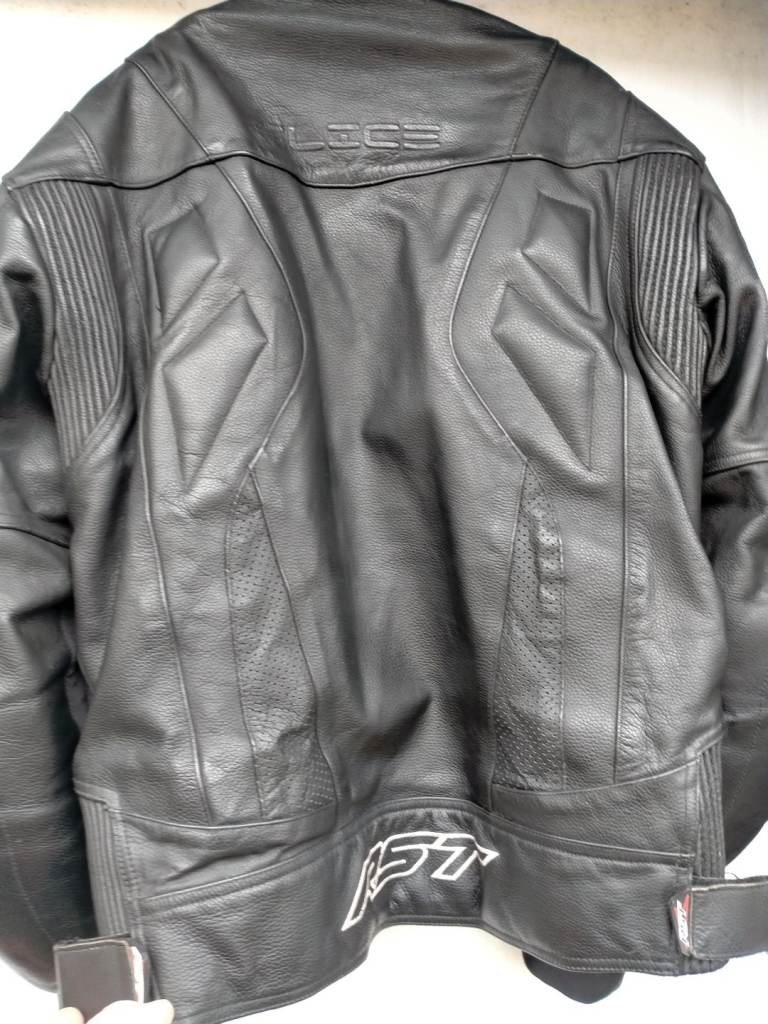 RST LEATHER JACKET SIZE 40
