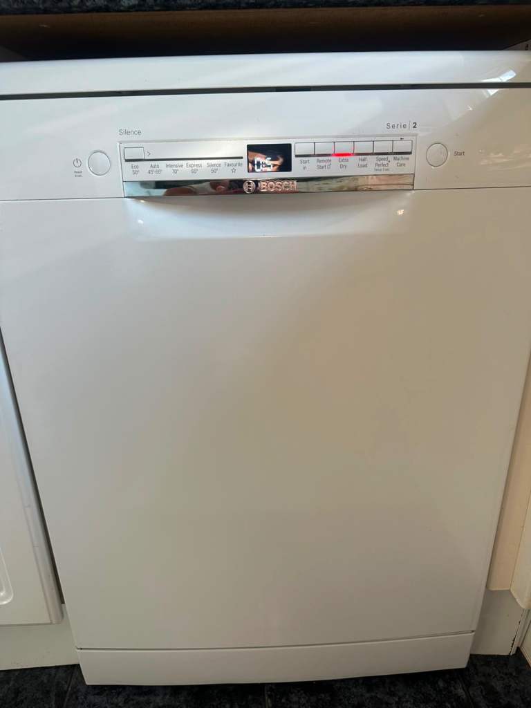 White Bosch Dishwasher – Fully Working, Good Condition