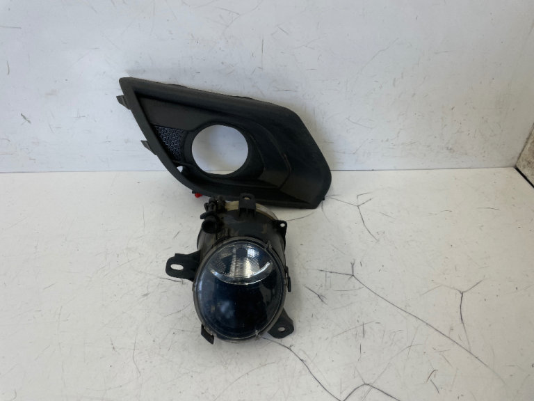 VAUXHALL CORSA E 15-19 PASSENGER SIDE FRONT N/S/F FOG LIGHT WITH SURROUND TRIM 13253625