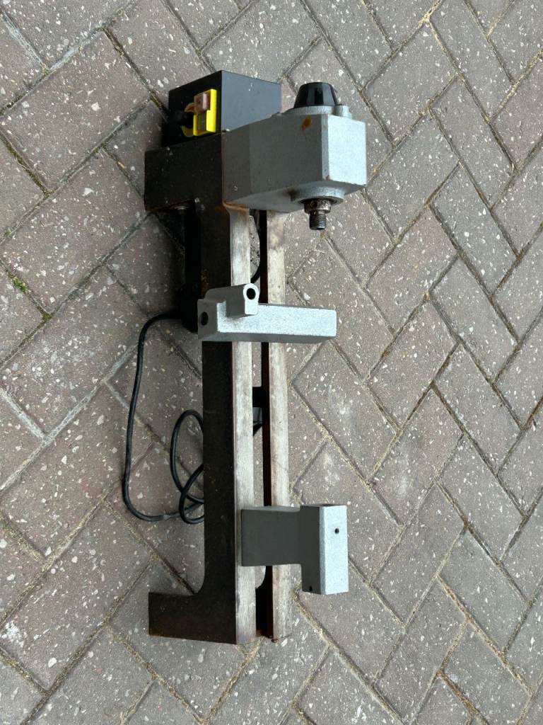Variable speed Wood turning lathe, Cast iron bed. Voltage 240v