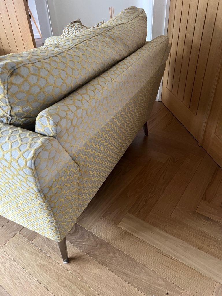 Sofa / arm chair / live seat