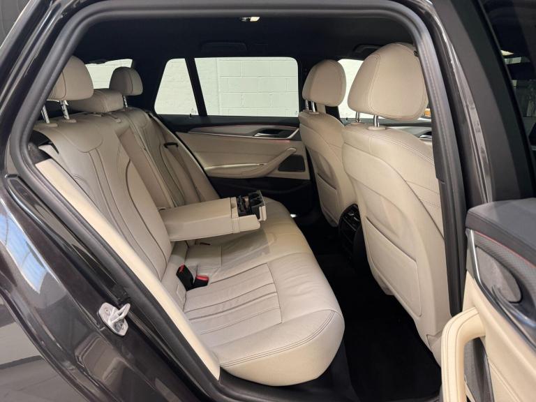  BMW 5 Series 3.0 530d M Sport Touring 5dr Diesel Auto xDrive Euro 6 (s/s) (265 ps) Diesel Automatic