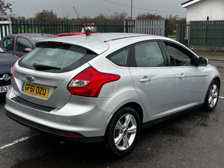  Ford Focus 1.6 Zetec Powershift Euro 5 5dr Petrol Automatic