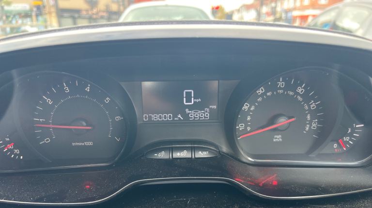 Peugeot, 208, Hatchback, 2012, Manual, 1199 (cc), 5 doors