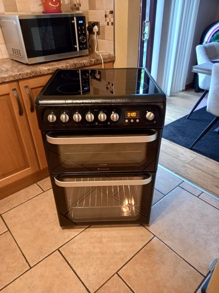 Hotpoint 60cm electric cooker 