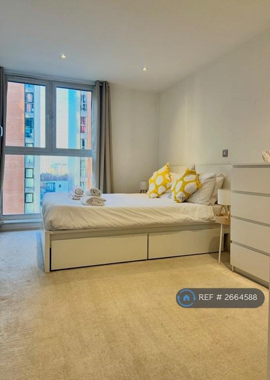 1 bedroom flat in Western Gateway, London, E16 (1 bed) (#2664588)