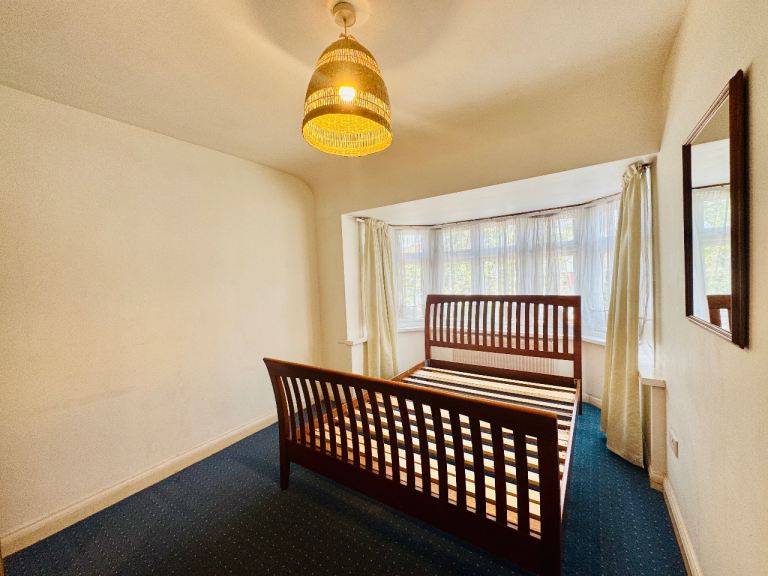 A Bright One Bedroom Flat To Rent - Coniston Avenue, Perivale, Greenford, UB6 8EE