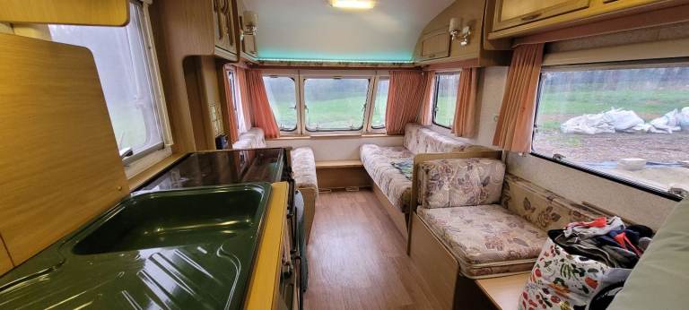 1999 BAILEY RANGER 4 BIRTH CARAVAN WITH FULL SIZE AWNING AND GAS BOTTLE