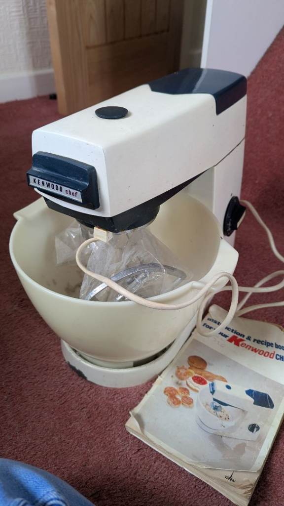 Retro Kenwood chef with instructions. Had attachments 