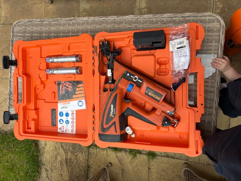 Paslode IM360ci Cordless Nail Gun Kit - Good Condition