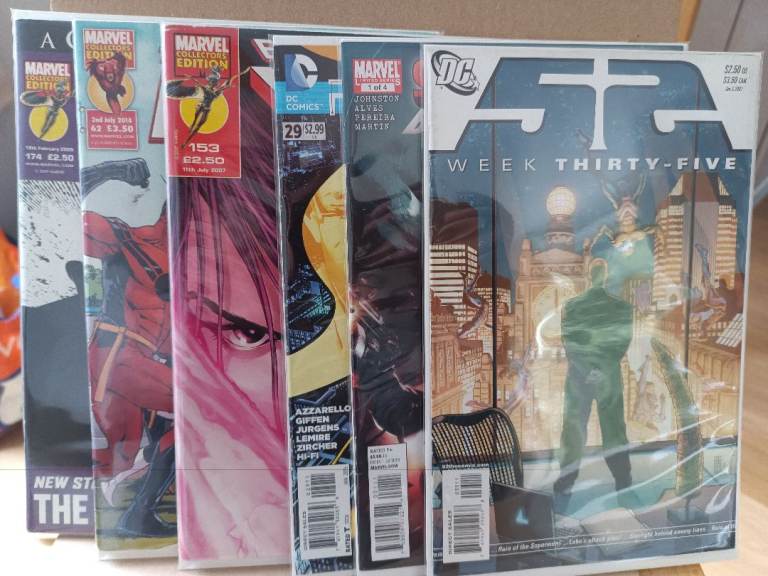 Marvel & DC Comic Books - Essential X-Men, 52, Futures End, Shadowland
