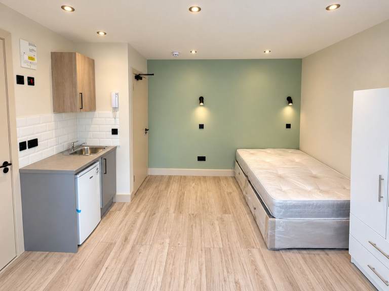 BENEFITS ACCEPTED - Studio Flat Available in Waltham Cross Enfield EN8