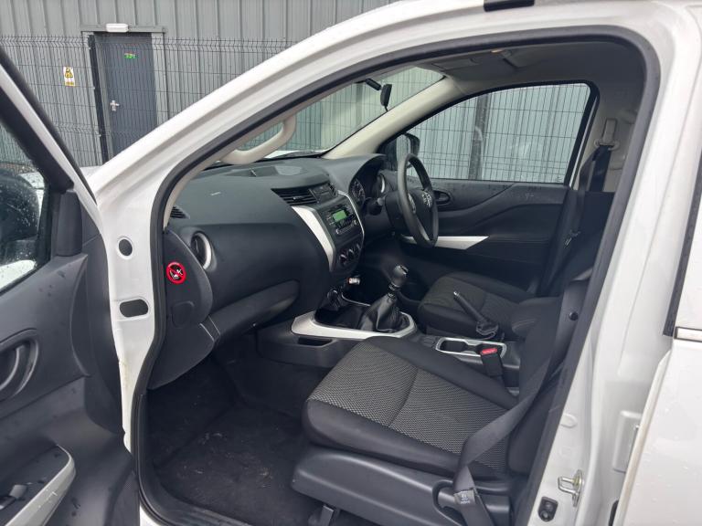 2021 (21) NISSAN NAVARA NP300 D23 2.3 DCI DOUBLE CAB PICKUP + TOW BAR &amp; ROLLER