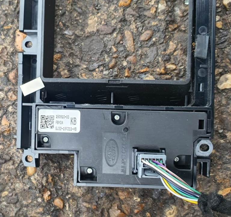 Range Rover Evoque Screen Surround Dashboard Switch GJ32-19F211-KB 2016