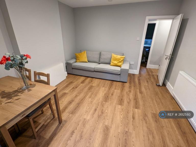 3 bedroom flat in Browning Street, London, SE17 (3 bed) (#2612593)