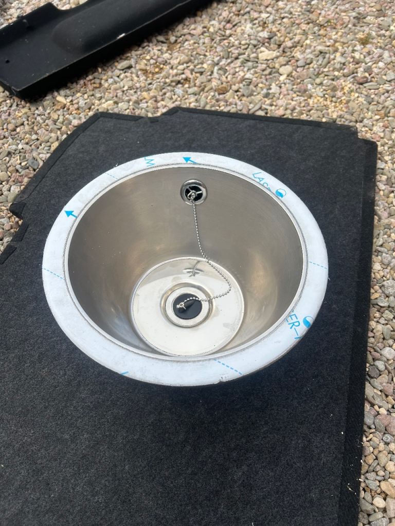 New Stainless Steel Round Sink with Waste Pipe
