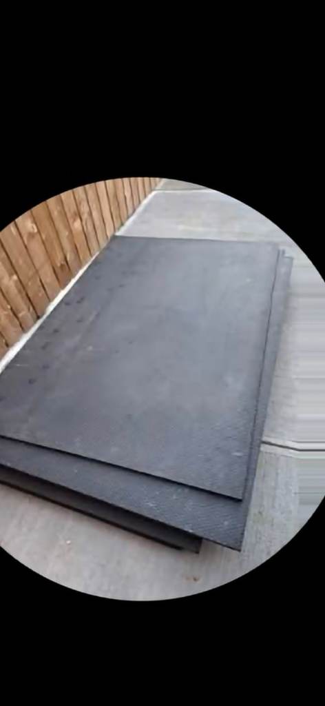 2 large rubber 6x4 mats 