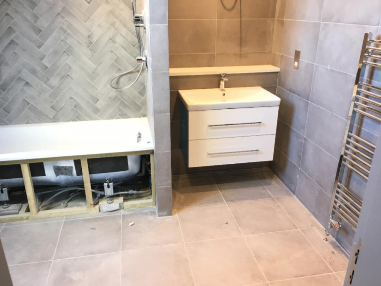 Exclusive Gated Lux 3 Bed 2 Bath Open Plan Balcony Flat Car Park Share Garden NearRailTubeBusShops