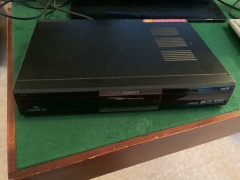 PANASONIC LCD TELEVISION AND FREESAT BOX