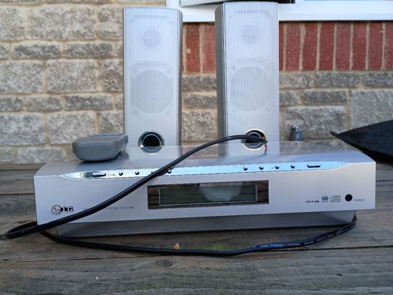 LG Stylish HI-FI System FFH-S98 With 2 Speakers & remote control 