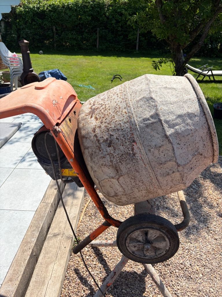 SOLD Cement Mixer - AltradBelle Minimix 150 110V