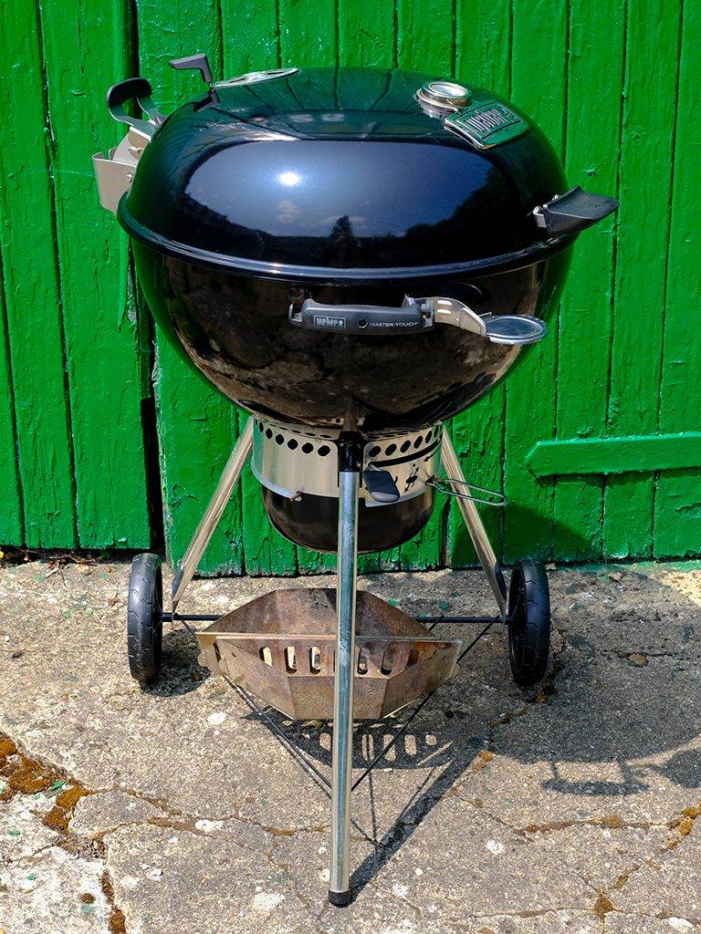 Weber Master-Touch GBS Premium E-5770 Charcoal Barbecue 57cm + Weber Chimney Starter