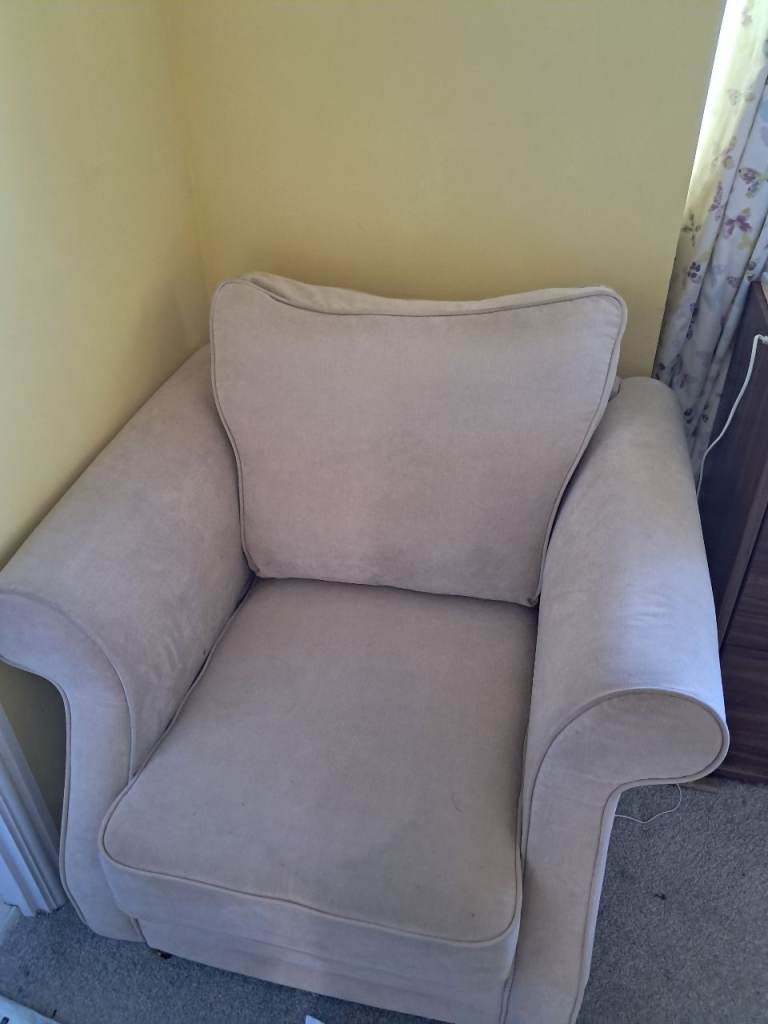 Light Caramel Lounge Single Chair – Good Condition