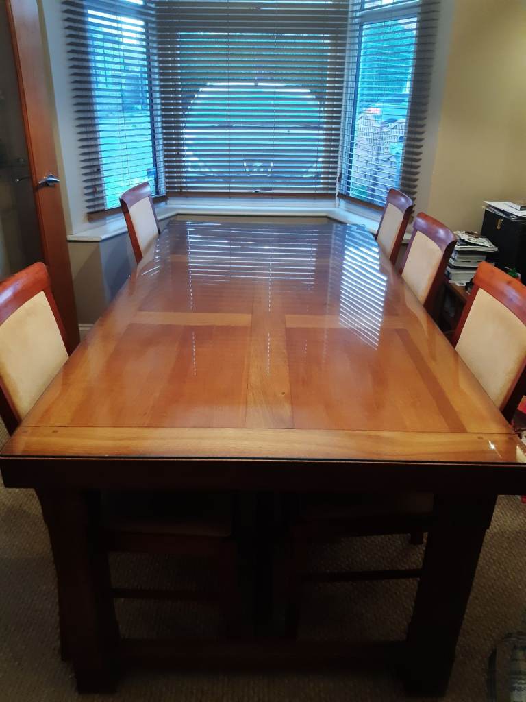 Solid Oak Dining Table & 6 chairs