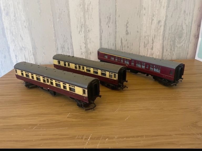X3 Hornby Coaches 