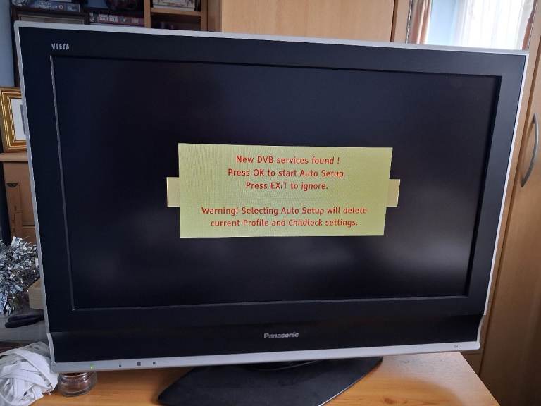 Panasonic LCD 32in TV with Freeview 