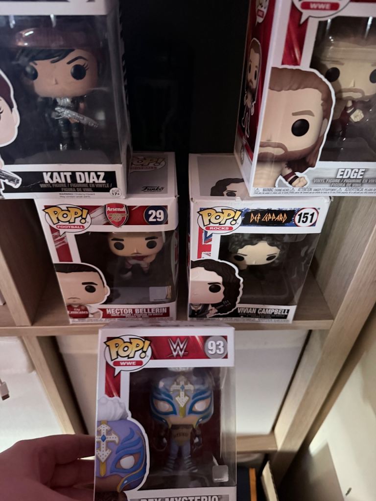 8 x various Funko pops 