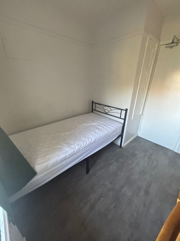 Nice single room available NOW near science park,CRC and city centre