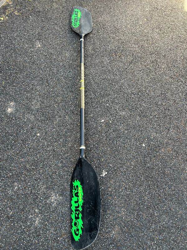 kayak Paddle. Gorillas Rodeo X HPS right handed paddle. Carbon/Kevlar shaft, nylon reinforced blades