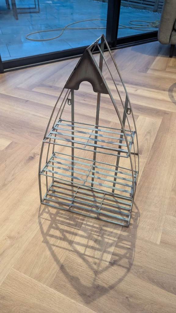 Boat shape distressed shelf