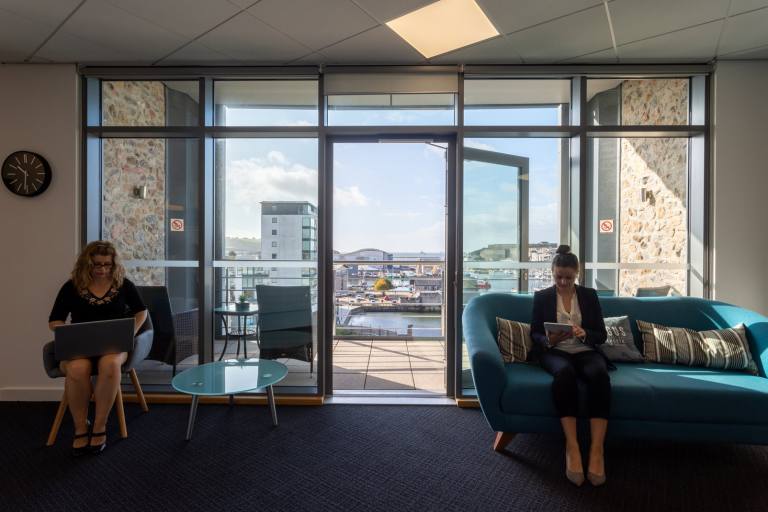 Plymouth - PL4 0HP \ Flexible Coworking Membership - Drop In Anytime