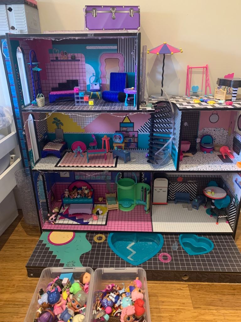 L.O.L. Surprise! Dollhouse with Accessories – Good Condition