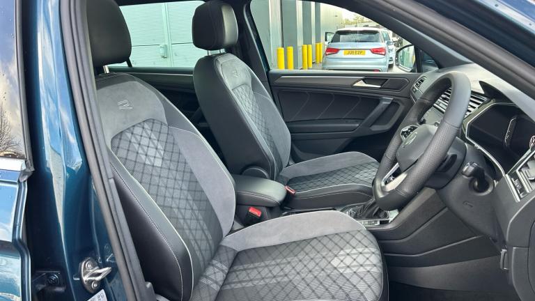 2022 Volkswagen Tiguan 2.0 TDI 200 4Motion R-Line 5dr DSG ESTATE DIESEL Automatic